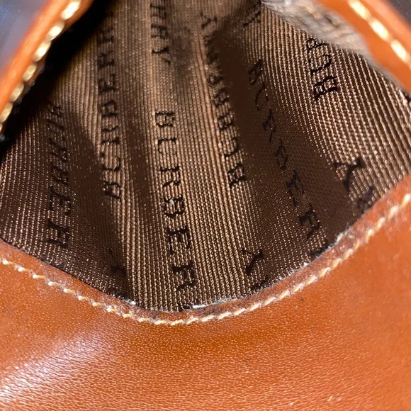 Authentic Classic Burberry Bifold Wallet - Picture 10 of 15